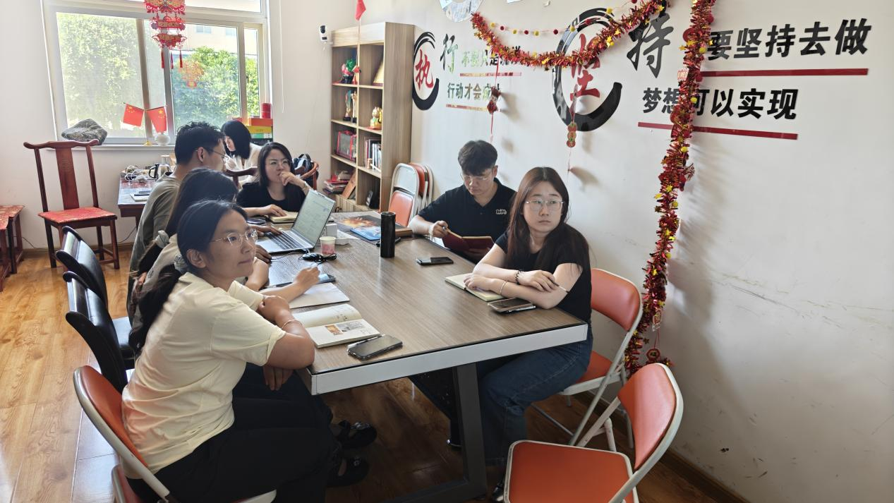Tým JoJo postupuje na globální obchodní znalosti s Alibaba Cutting-Edge AI Training