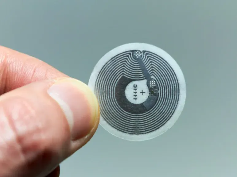 Jak ues nfc nálepka?