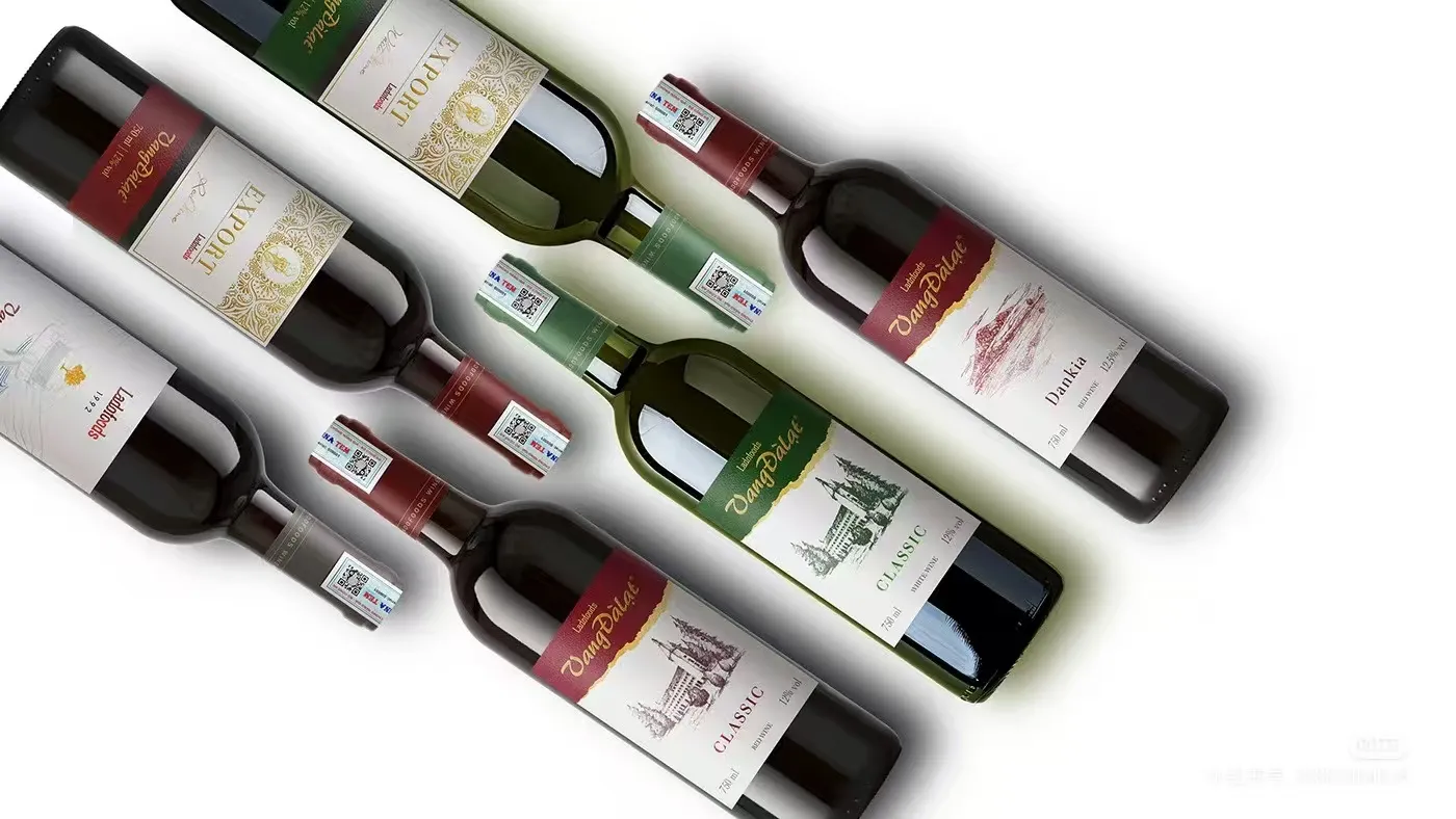 Jaké techniky se běžně používají pro etikety vín?