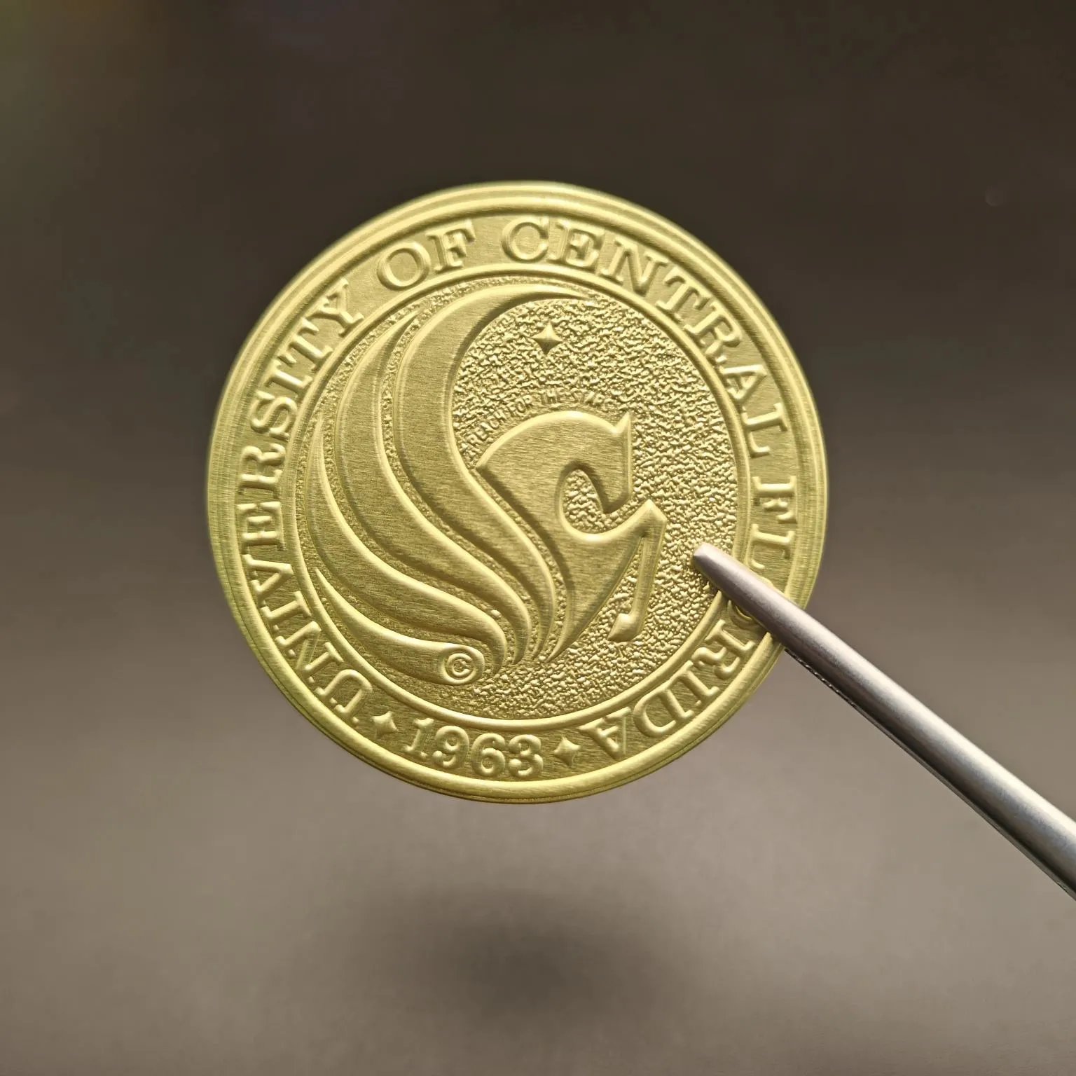 Jak může etiketa vína znemožnit ignorování vaší láhve?