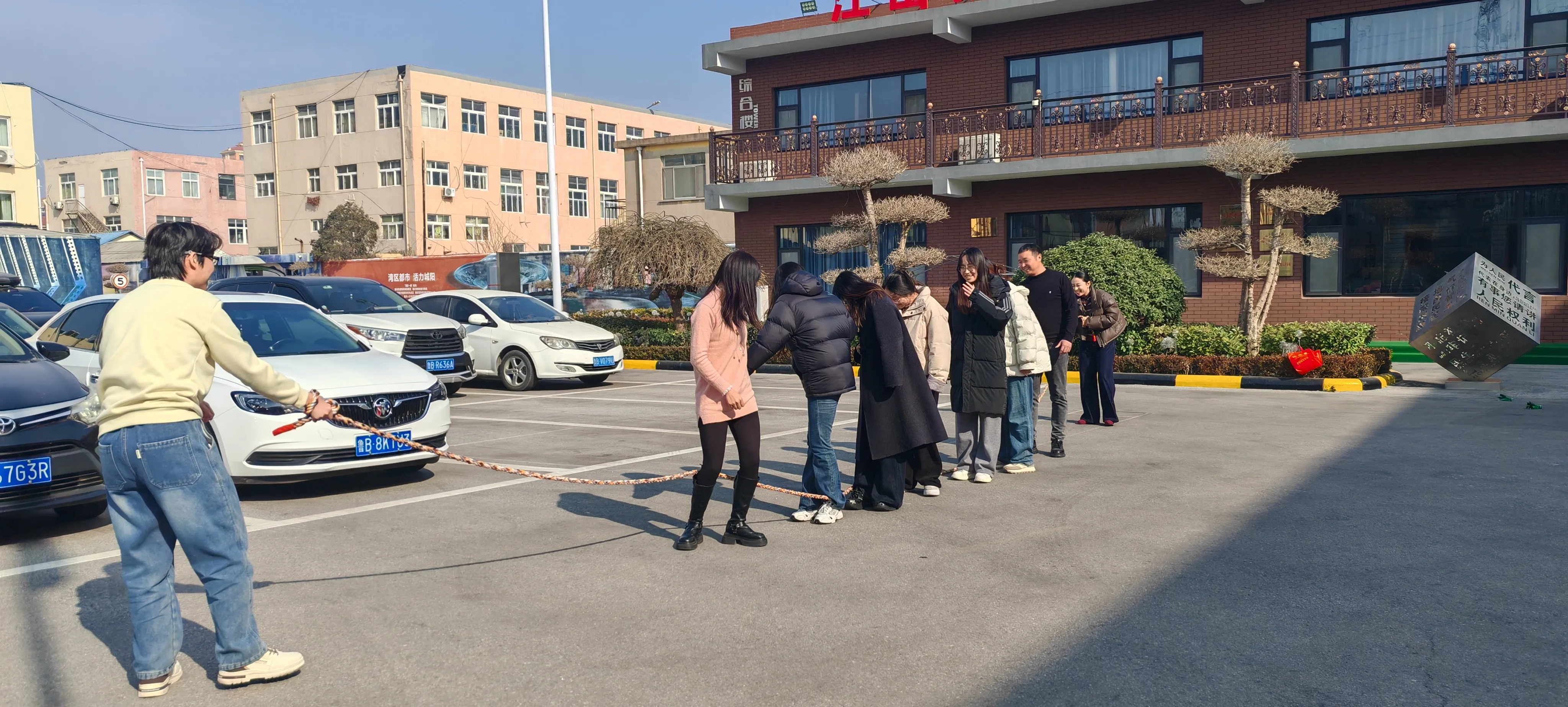 Team Spirit stoupá na JOJO Pack